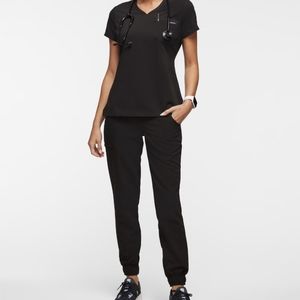 Jaanuu black scrub set